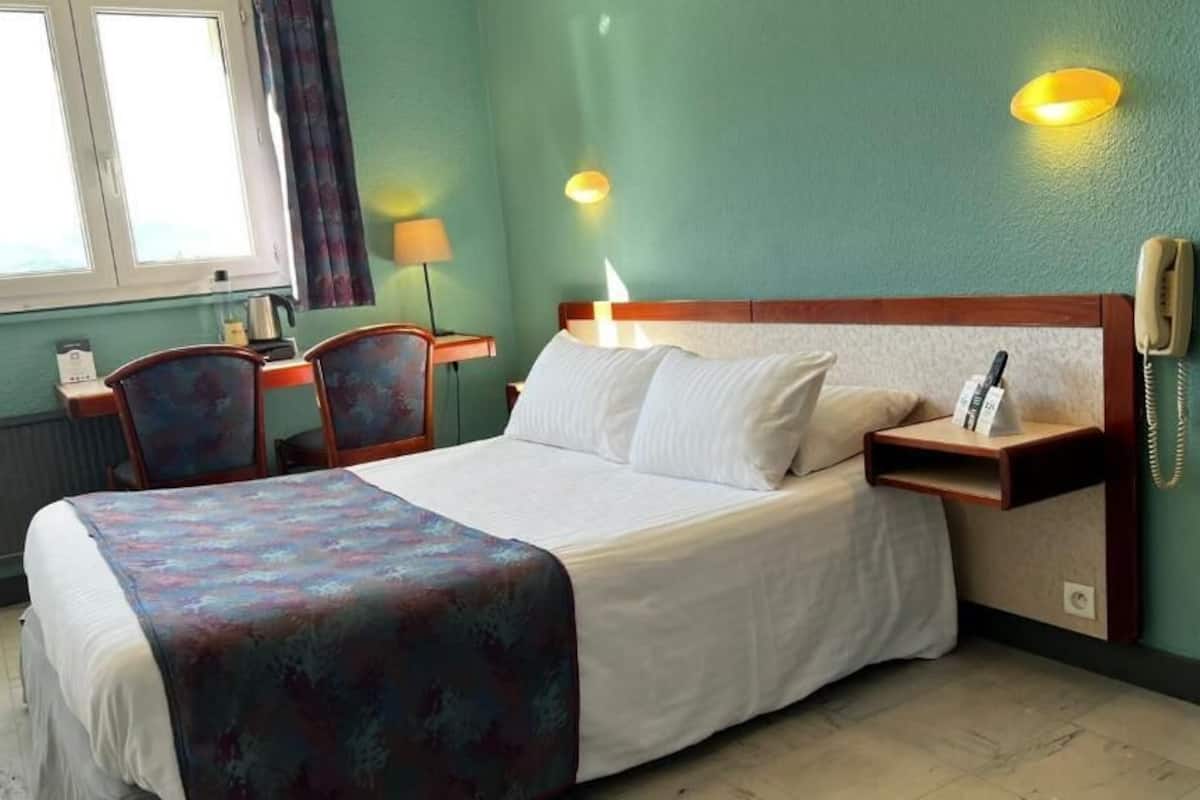 Double Room, Lake View | WiFi (free), bed sheets