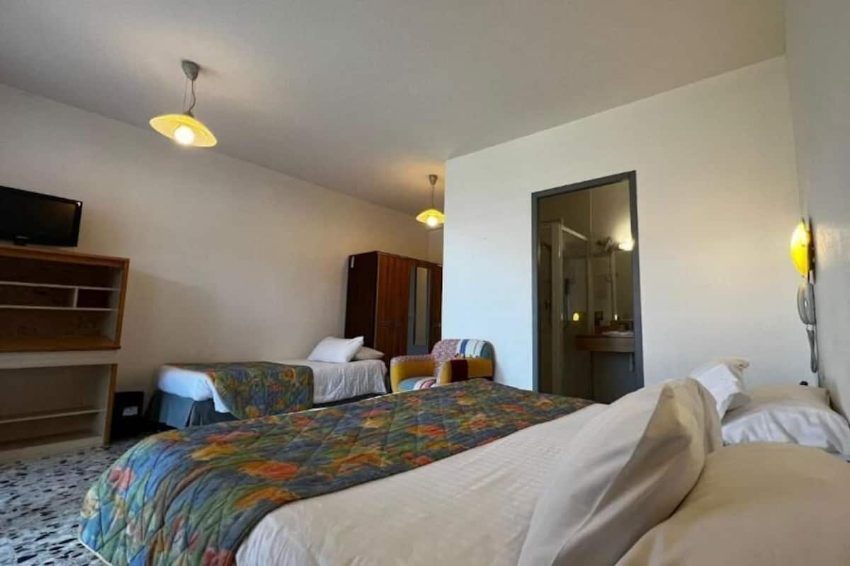Standard Triple Room, Pool View | WiFi (free), bed sheets