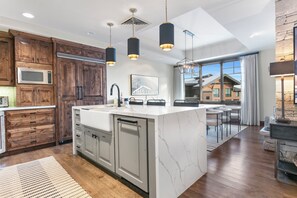 Condo, 3 quartos | Cozinha privada | Geladeira, fogão, cafeteira/chaleira, torradeira