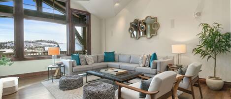 Condo, 3 Bedrooms | Living area