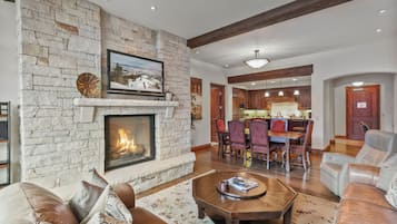 Condo, 2 Bedrooms | Living area