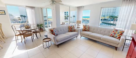 Condo, 3 chambres | Aire de séjour | Téléviseur connecté