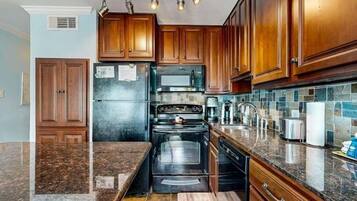 Condo, 1 Bedroom | Private kitchen | Fridge, oven, coffee/tea maker, toaster