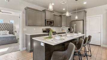 Townhome, 6 Bedrooms | Private kitchen | Fridge, oven, coffee/tea maker, toaster