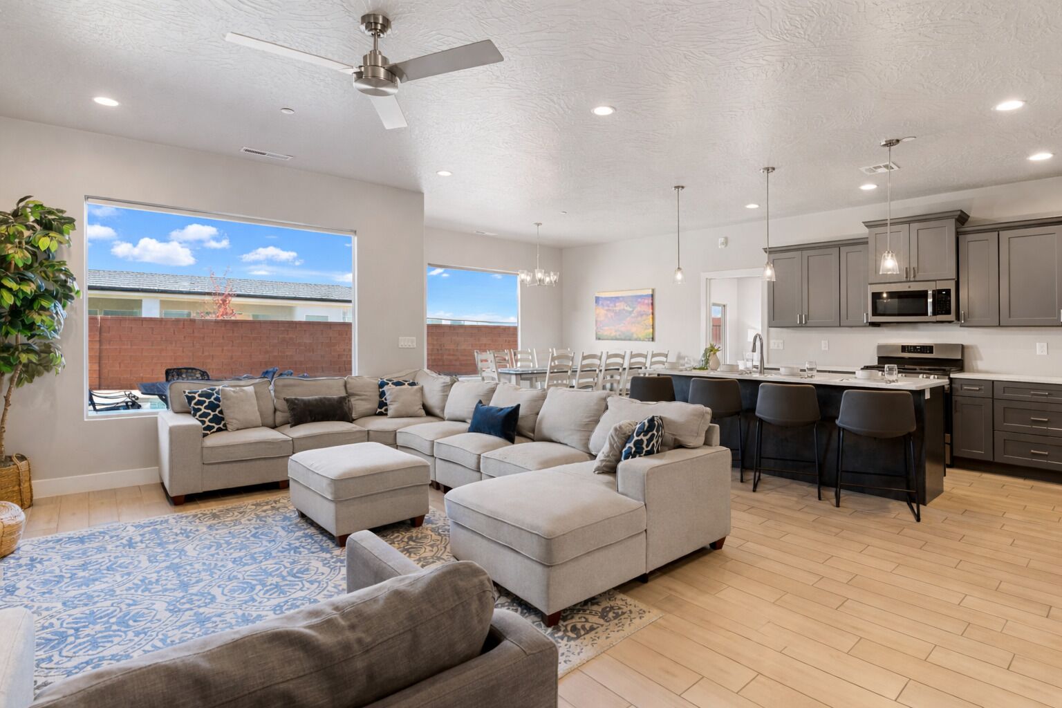 联排别墅, 6 间卧室 | 起居区 | 智能电视