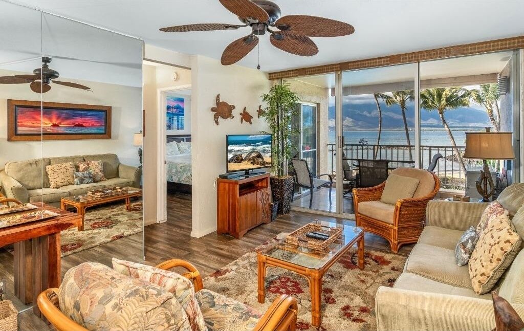 Condo, 2 Bedrooms | Living area