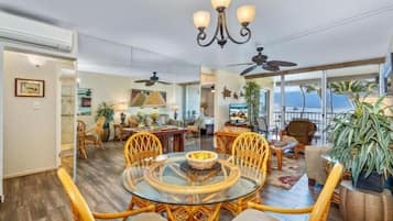 Condo, 2 Bedrooms | Dining