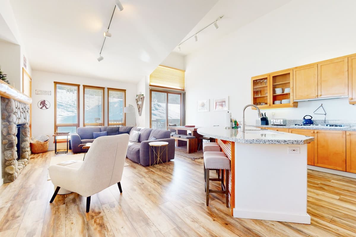 Condo, 3 Bedrooms | Living area