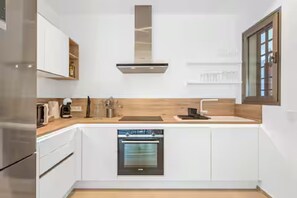 Private kitchen - BEAUTIFUL APARTMENT IN RESIDENCE JARDINES DE LOS MENCEYES HEATED SWIMMING POOL (Palm-Mar)