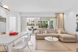 Living area - BEAUTIFUL APARTMENT IN RESIDENCE JARDINES DE LOS MENCEYES HEATED SWIMMING POOL (Palm-Mar)