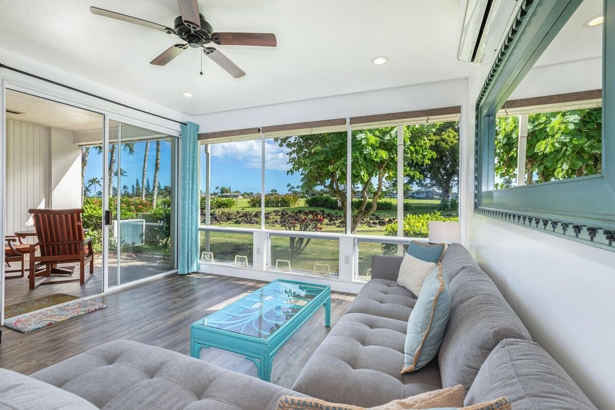 Condo, 2 Bedrooms | Living area