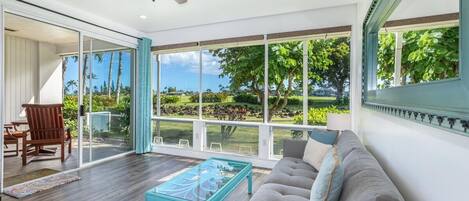 Condo, 2 Bedrooms | Living area