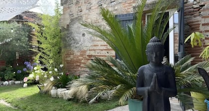 Léontine Guest Room – Canal des Deux Mers by Bike
