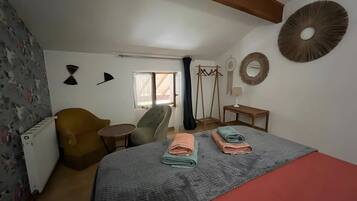 2 bedrooms, WiFi, bed sheets