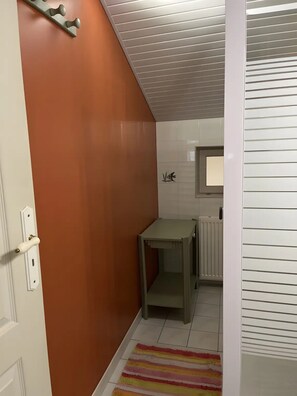 Interior - Léontine Guest Room – Canal des Deux Mers by Bike (Lamagistère)