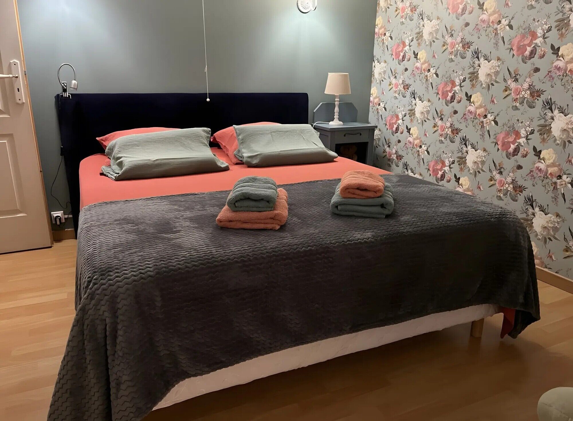 2 bedrooms, WiFi, bed sheets