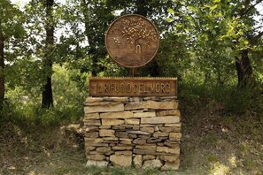 Exterior detail - Ramerino Apartment: Relax, View and Pool in the Casentino Hills (Toscana)
