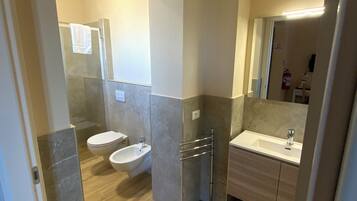 Classic-Dreibettzimmer | Badezimmer