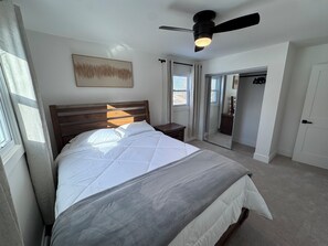 4 slaapkamers, een strijkplank/strijkijzer, wifi, beddengoed