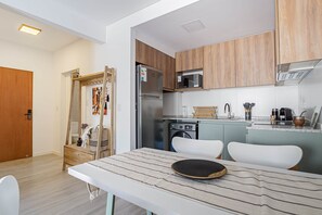 Fridge, microwave, oven, toaster - Urbana Domus Cabrera 402. (Buenos Aires)