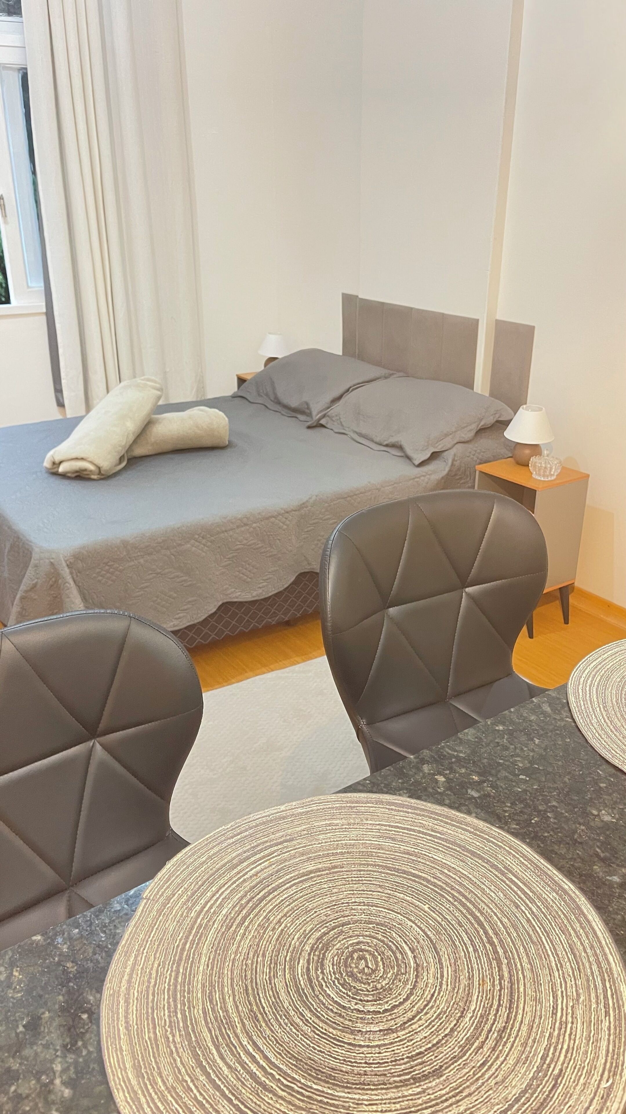 Wi-Fi de cortesia, roupa de cama