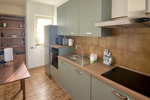 Fridge, microwave, dishwasher, toaster - Casa Orlando with private garden (Tertenia)