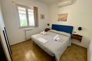 3 bedrooms, iron/ironing board, travel cot - Casa Orlando with private garden (Tertenia)