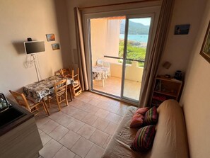 Living area - Waterfront paradise (Vico)