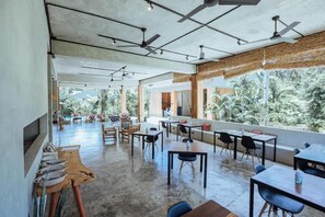 Tempat makan luar