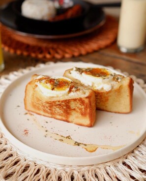 Bữa sáng đầy đủ hàng ngày với phụ phí nhỏ 