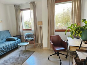 Smart TV, table tennis, computer monitors - Private Estate with Pool – Apartment + Poolhouse near Versailles & Paris (Neauphle-le-Château)