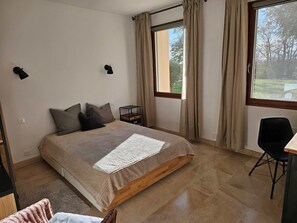 4 Schlafzimmer, Schreibtisch, Bügeleisen/Bügelbrett, kostenloses WLAN