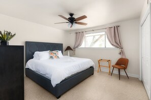 6 slaapkamers, een strijkplank/strijkijzer, gratis wifi, beddengoed