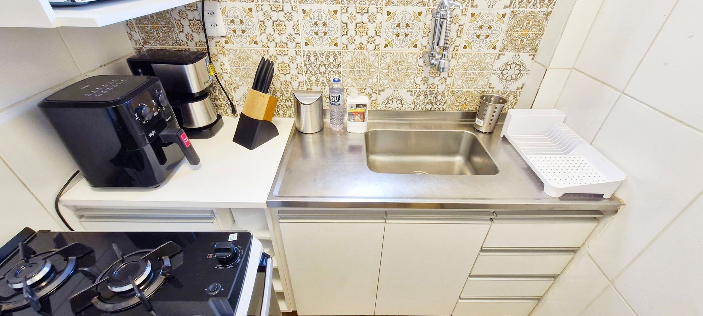 Huoneisto | Yksityinen keittiö | Jääkaappi, mikroaaltouuni, uuni, liesi