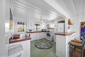 Private kitchen - Sand Flea - Oceanfront, 3-bedrooms (Pawleys Island)