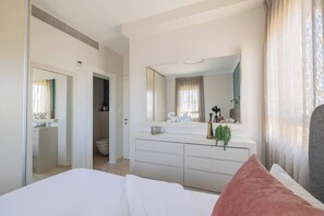 4 habitaciones, tabla de planchar con plancha y wifi gratis 