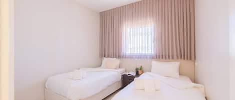 4 chambres, fer et planche à repasser, Wi-Fi gratuit, draps fournis