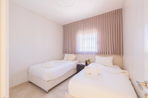 Unclassified image, 4 of 17, button - 4 BR Apartment in Sarei Israel Blvd (w/ safe room) (Jerusalem)