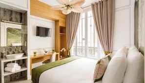 3 bedrooms, desk, iron/ironing board, free WiFi - AN EXCEPTIONAL PARISIAN EXPERIENCE LOCATED NEAR NOTRE DAME & LOUVRE (Paris)