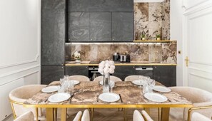 Fridge, microwave, oven, dishwasher - AN EXCEPTIONAL PARISIAN EXPERIENCE LOCATED NEAR NOTRE DAME & LOUVRE (Paris)