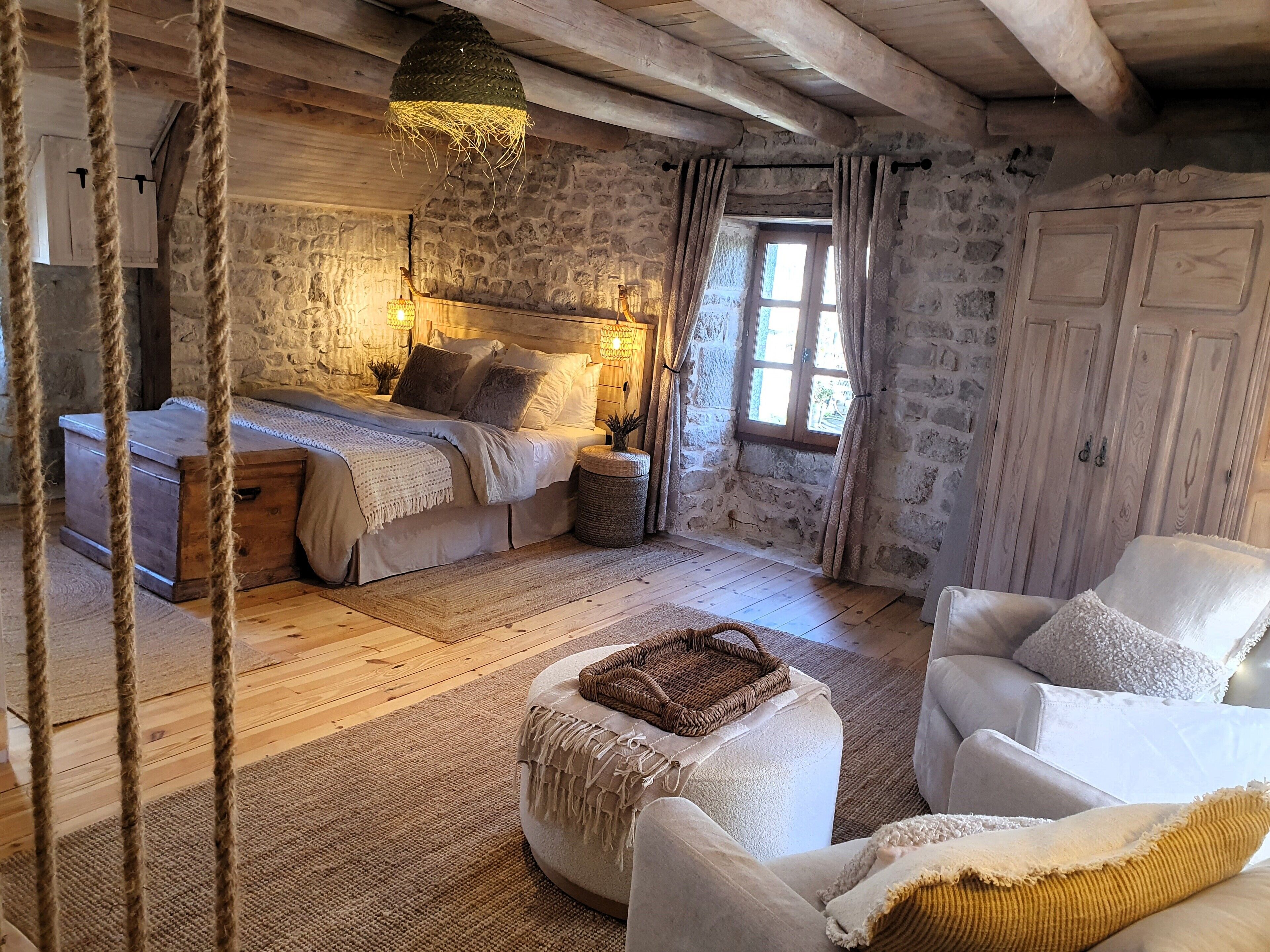 3 slaapkamers, een strijkplank/strijkijzer, gratis wifi, beddengoed