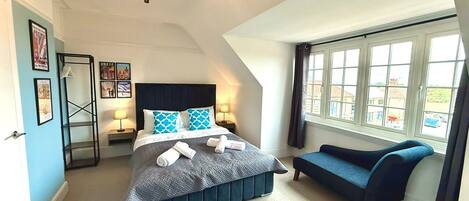 1 habitación, tabla de planchar con plancha, wifi y ropa de cama