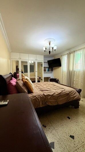 2 bedrooms, iron/ironing board, Internet, bed sheets - Cozy 2-bedroom apartment in peaceful Caracas with AC (Caracas)