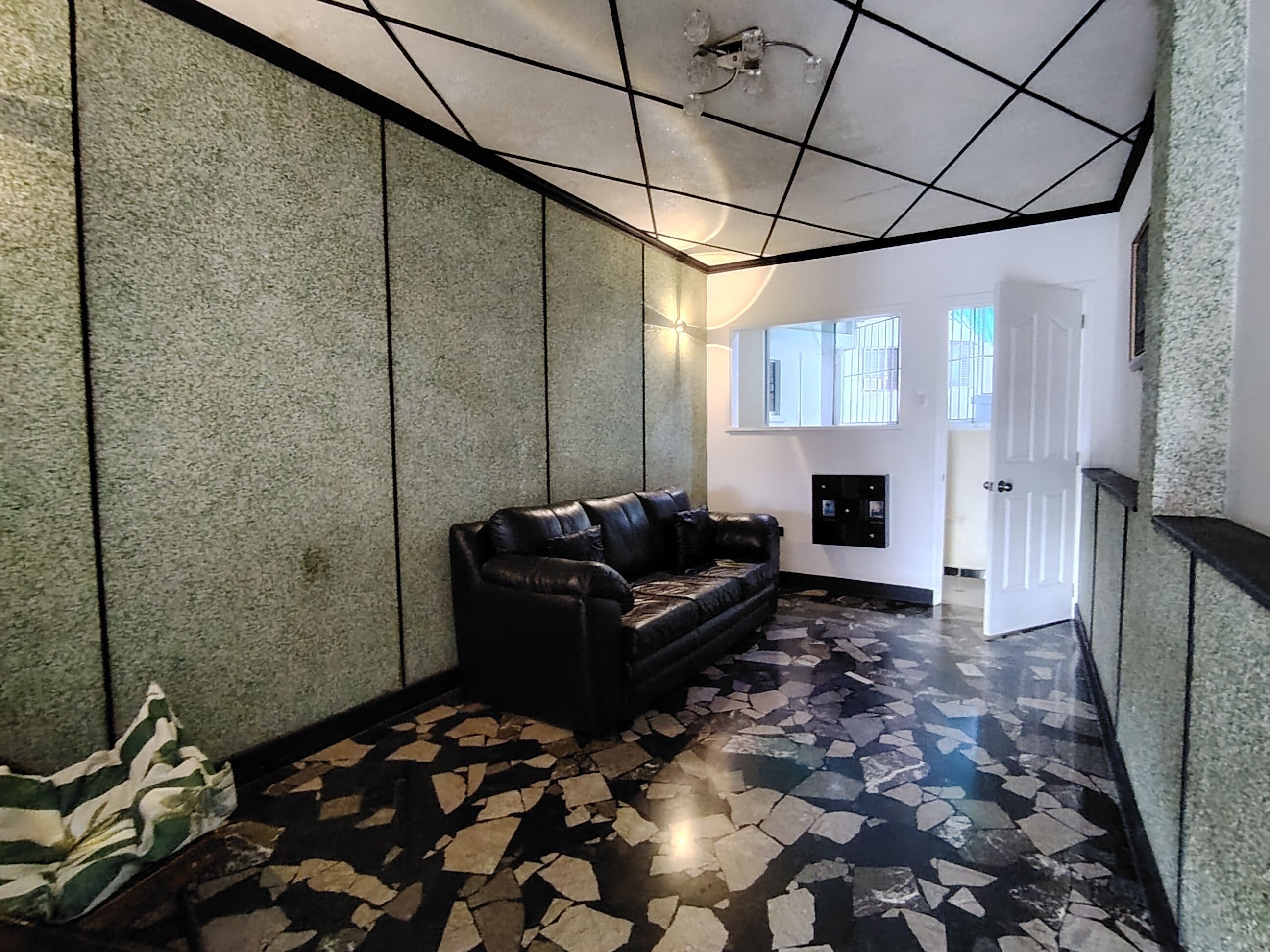 Cozy 2-bedroom Apartment In Peaceful Caracas With Ac - Caracas