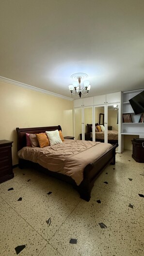 2 bedrooms, iron/ironing board, Internet, bed sheets - Cozy 2-bedroom apartment in peaceful Caracas with AC (Caracas)