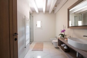 Shower, hair dryer, bidet, towels - 104 Parsifal Suite (Palermo)