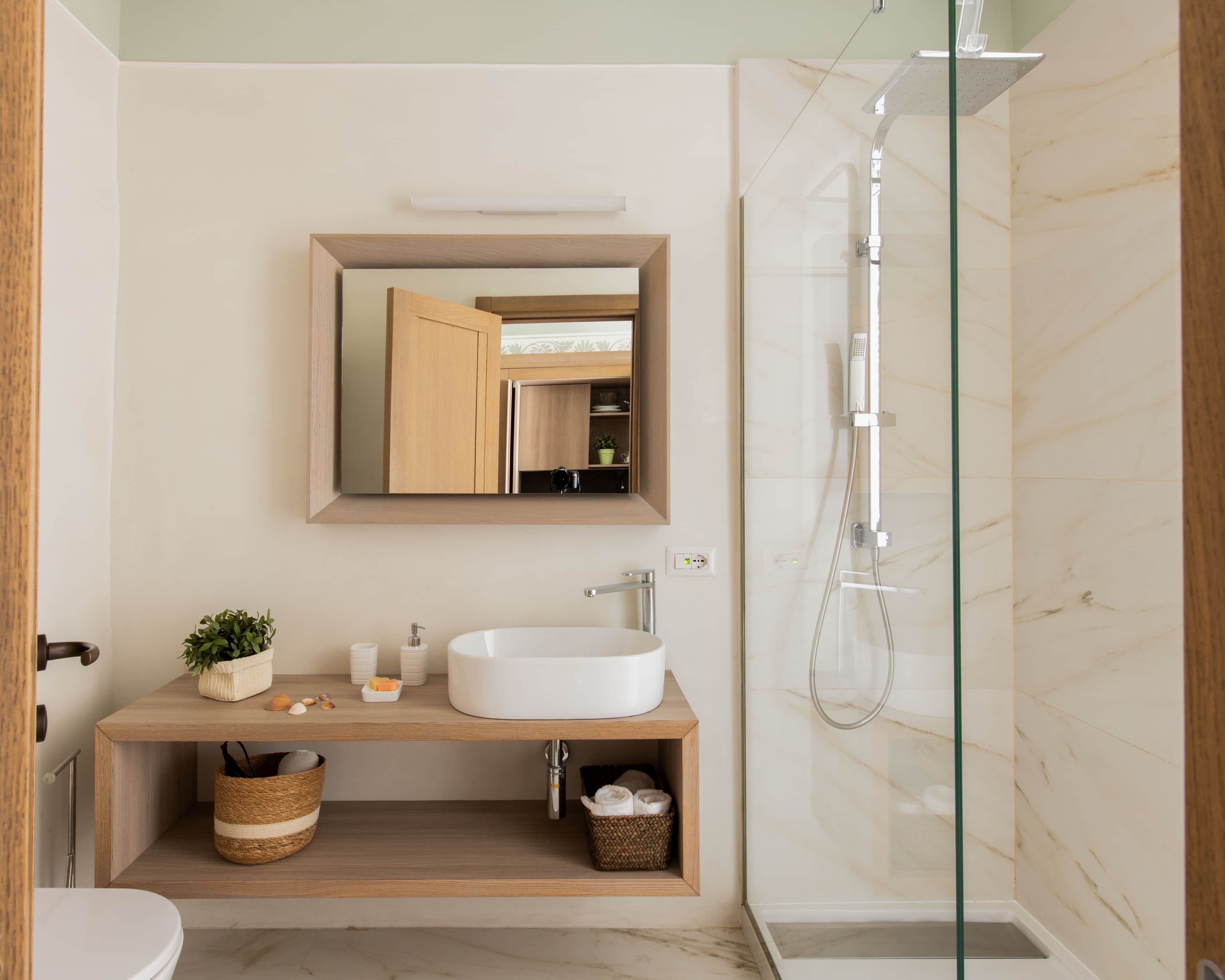 Doccia, asciugacapelli, bidet, asciugamani