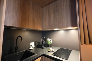 Fridge, stovetop - 111 Isolde Deluxe Room (Palermo)