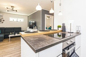 Private kitchen - Villa Memories - Pool, Parking, BBQ, Sleeps 8 (Vir)