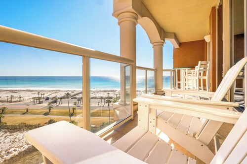 7th-Floor Gulf-Front Sky Home with Bunks, Sleeper & Resort Amenities